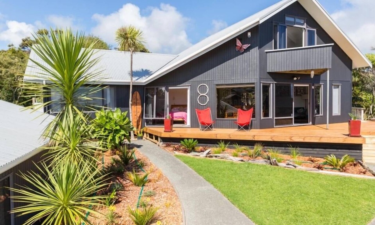 Langs Beach House | Seaviews, 3 minute stroll to beach