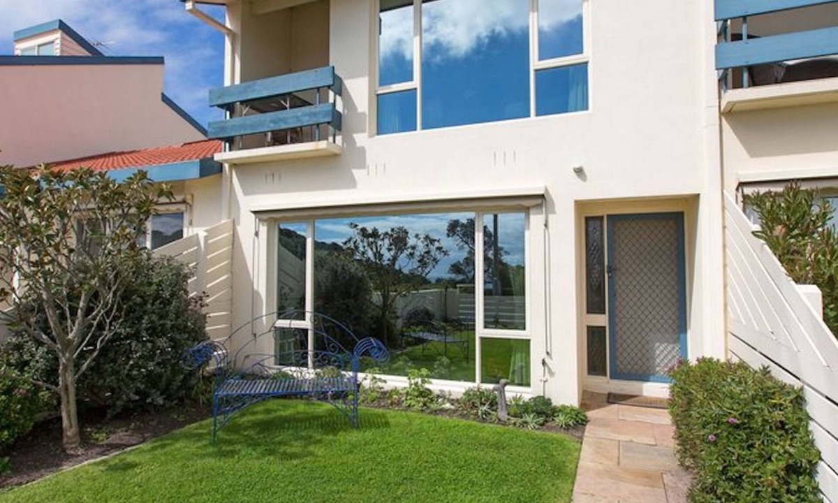 Mornington House | SEAVIEWS MORNINGTON.