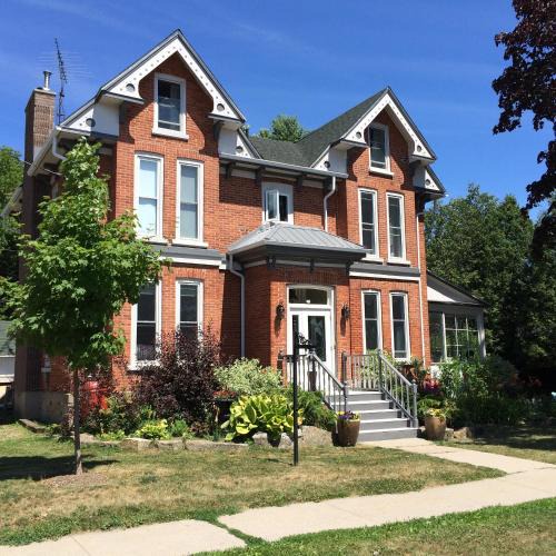 Gananoque Bed & Breakfast | Seaway Manor B&B