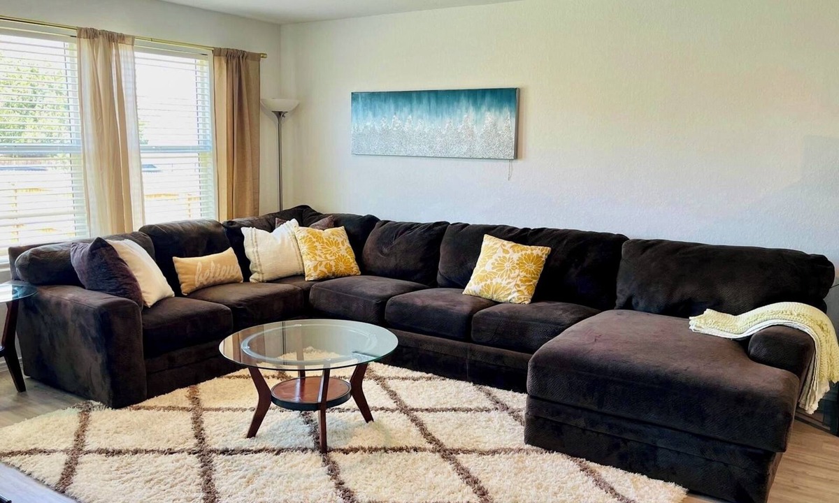 West San Antonio House | SeaWorld & Lackland AFB Spacious 4BR-2.5BA, a few min from downtown San Antonio