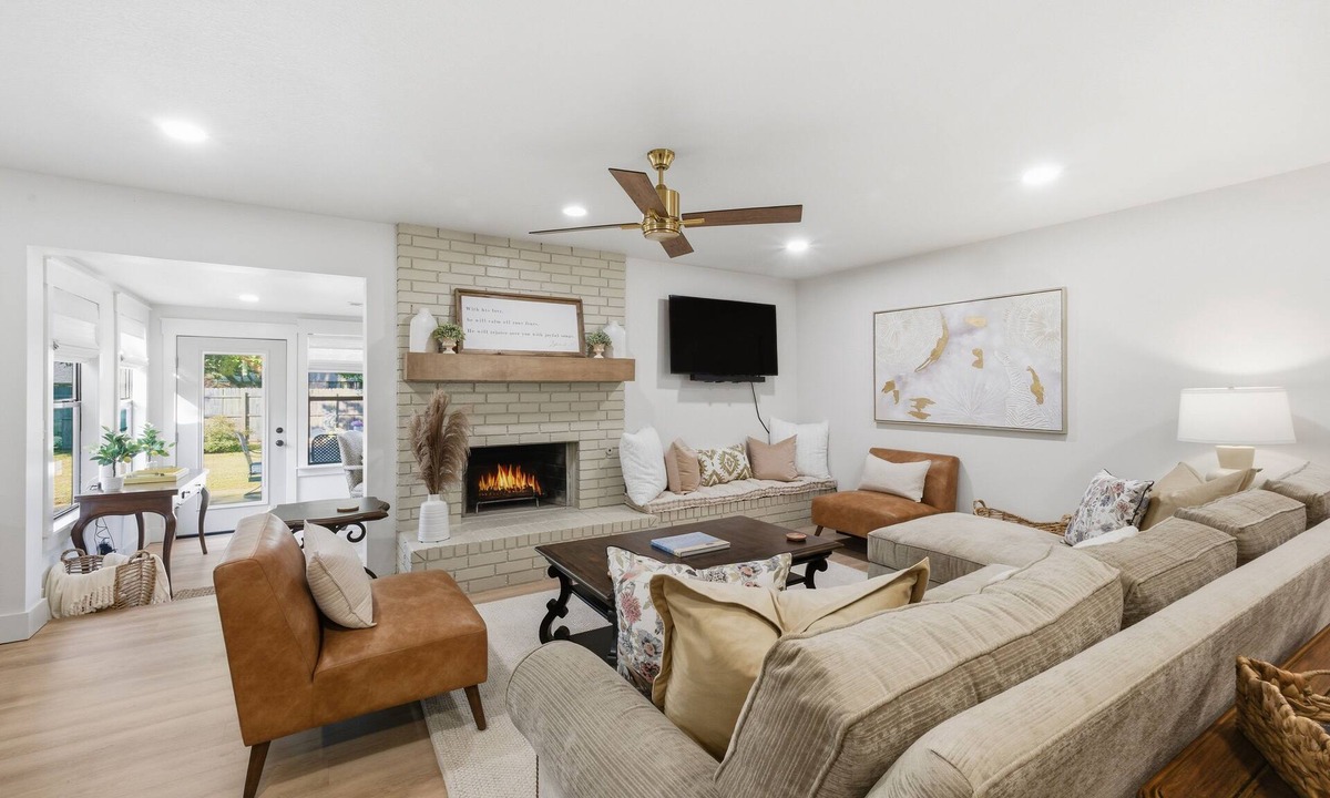 Norman House | SEC Play-Offs! WELCOME HOME TO This Gorgeous Winner-OU's Top Pick