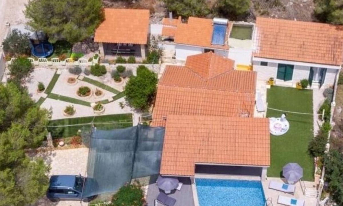 Milna (Brac) House | Seclude charmy house with pool 200m from sea