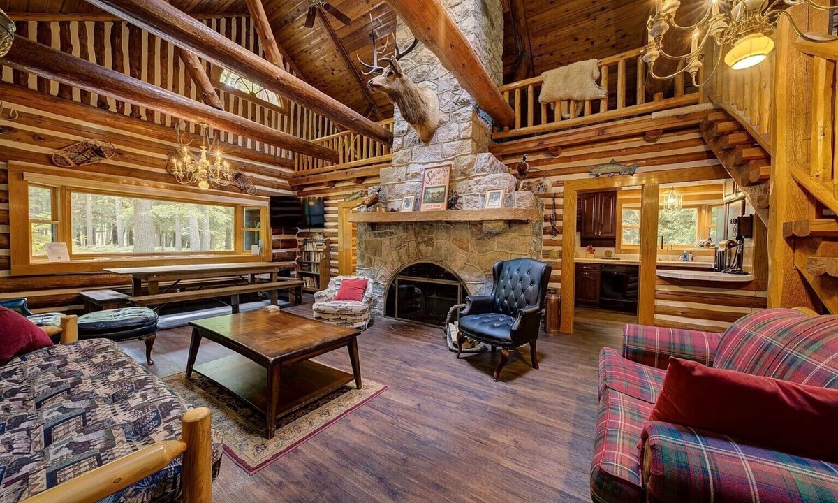 Mayfield Cabin | Secluded 10-Acre Riverfront Lodge. Pet-Friendly!