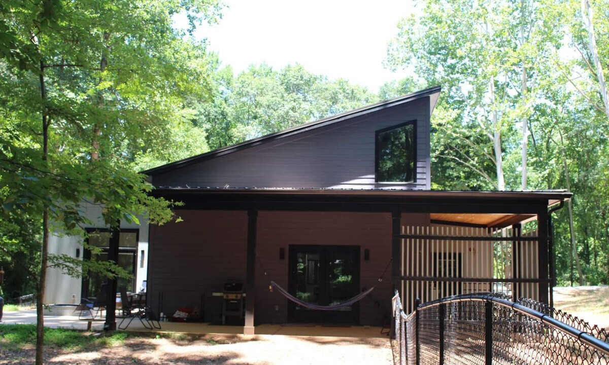 Athens House | Secluded 2 acre Modern Home in the Woods 10 minutes to UGA and Downtown Athens