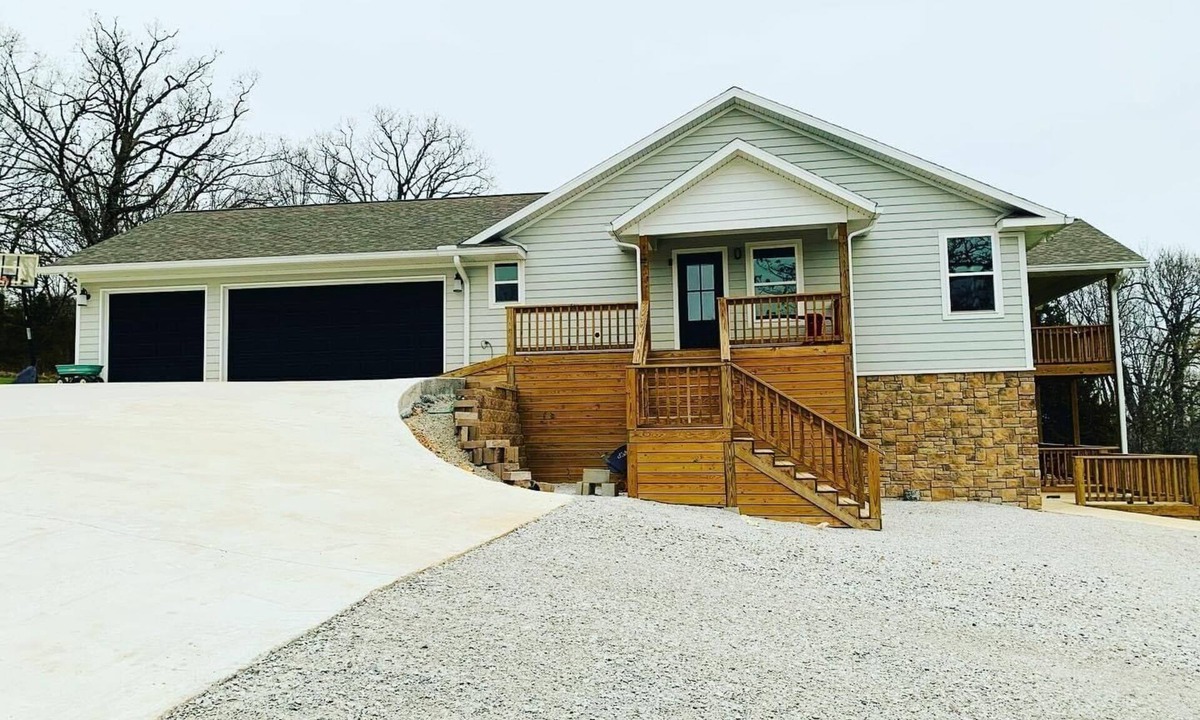 Madison County House | Secluded 2 Story Split Level Home near Wedding Venue Sleeps 2-12