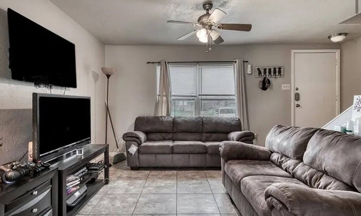 College Station House | Secluded 2BR Townhome Steps from Northgate & A&M