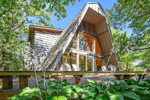 Smithville House | Secluded A-Frame Cabin with Incredible Views near Mountain Fork River in Oklahoma