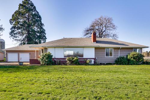 Albany House | Secluded Albany Escape, Pet Friendly with Fee