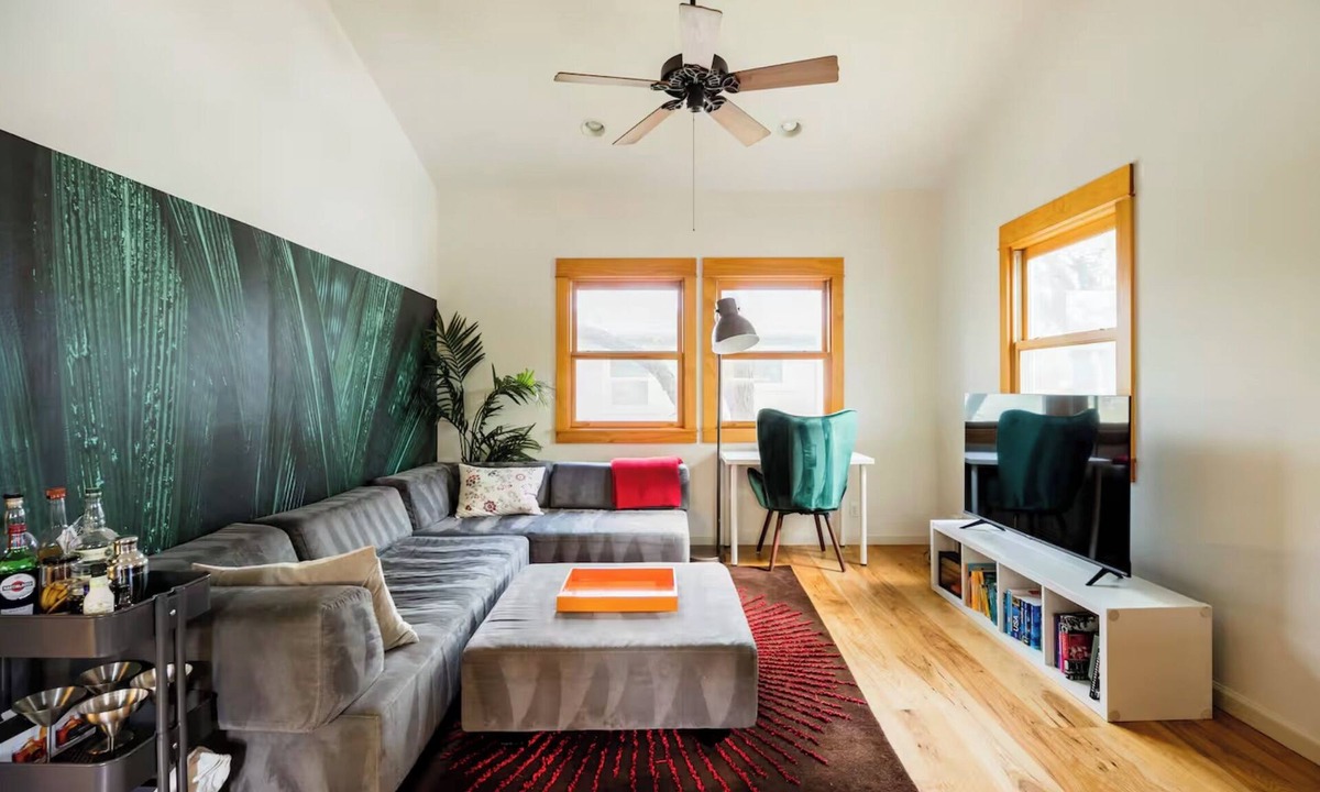 North Loop House | Secluded and Central Hyde Park Casita