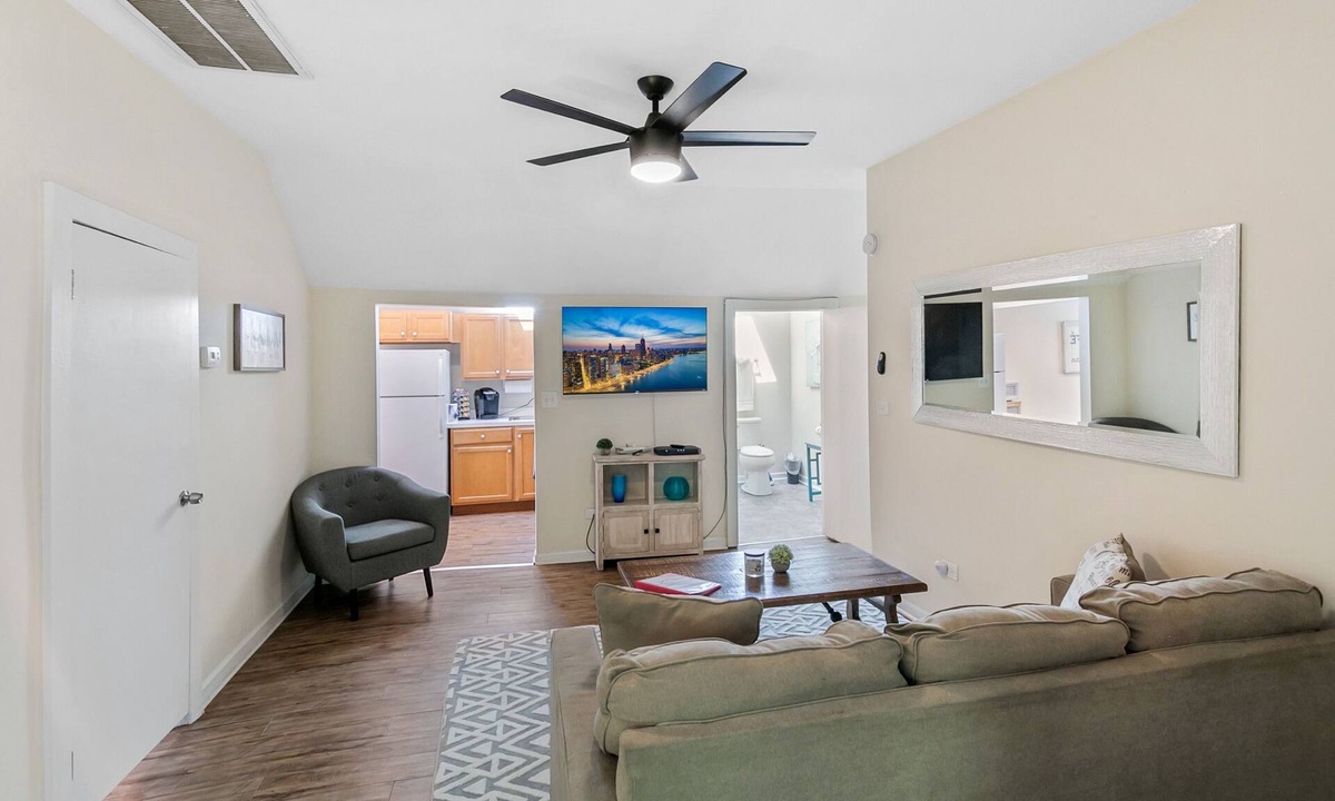 Libertyville Apartment | Secluded Apartment with Heated Garage