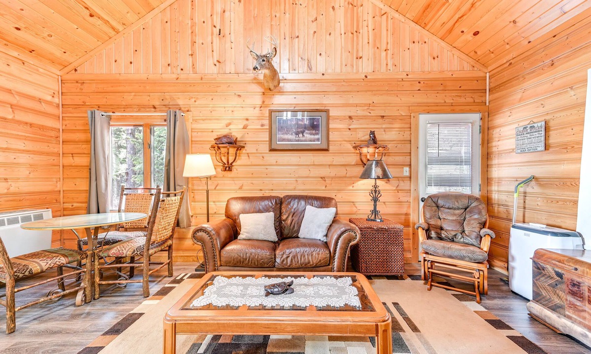 Bigfork Cabin | Secluded Bigfork Cabin w/Canoes & Views!