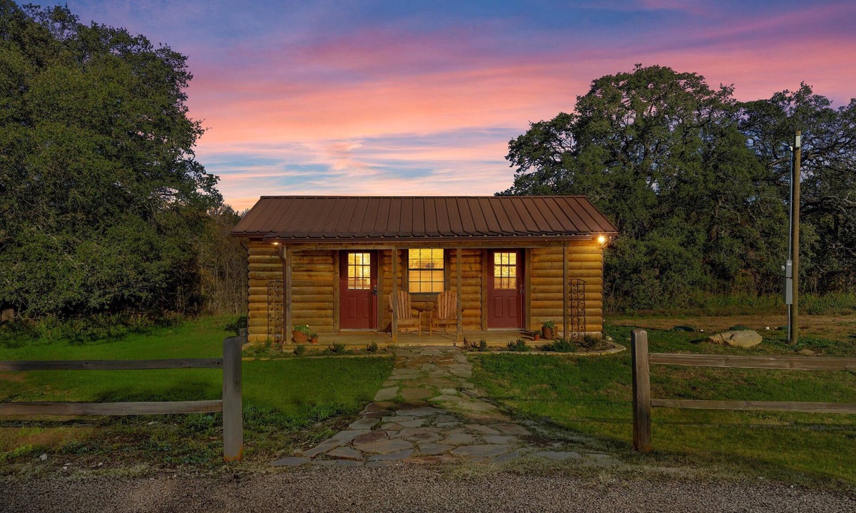Waco House | Secluded Cabin 10 Minutes to Waco