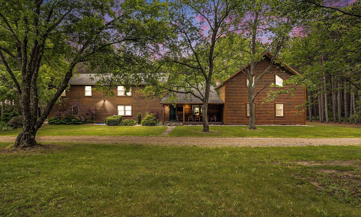 Hart Cabin | Secluded Cabin | 90 Acres | Sleeps 17