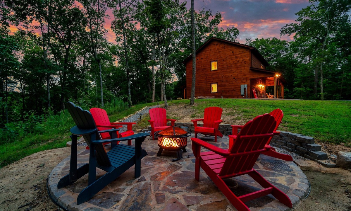 Sevierville Cabin | Secluded Cabin Hot Tub, Game Room & Fire Pit