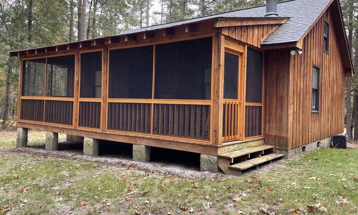 Quewhiffle Cabin | Secluded Cabin in the Woods, near Carolina Horse Park.