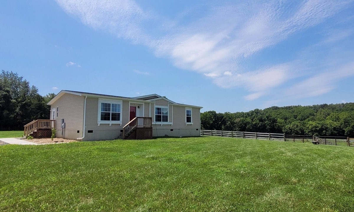 Grottoes House | Secluded cabin on a horse farm, bordered by the North River