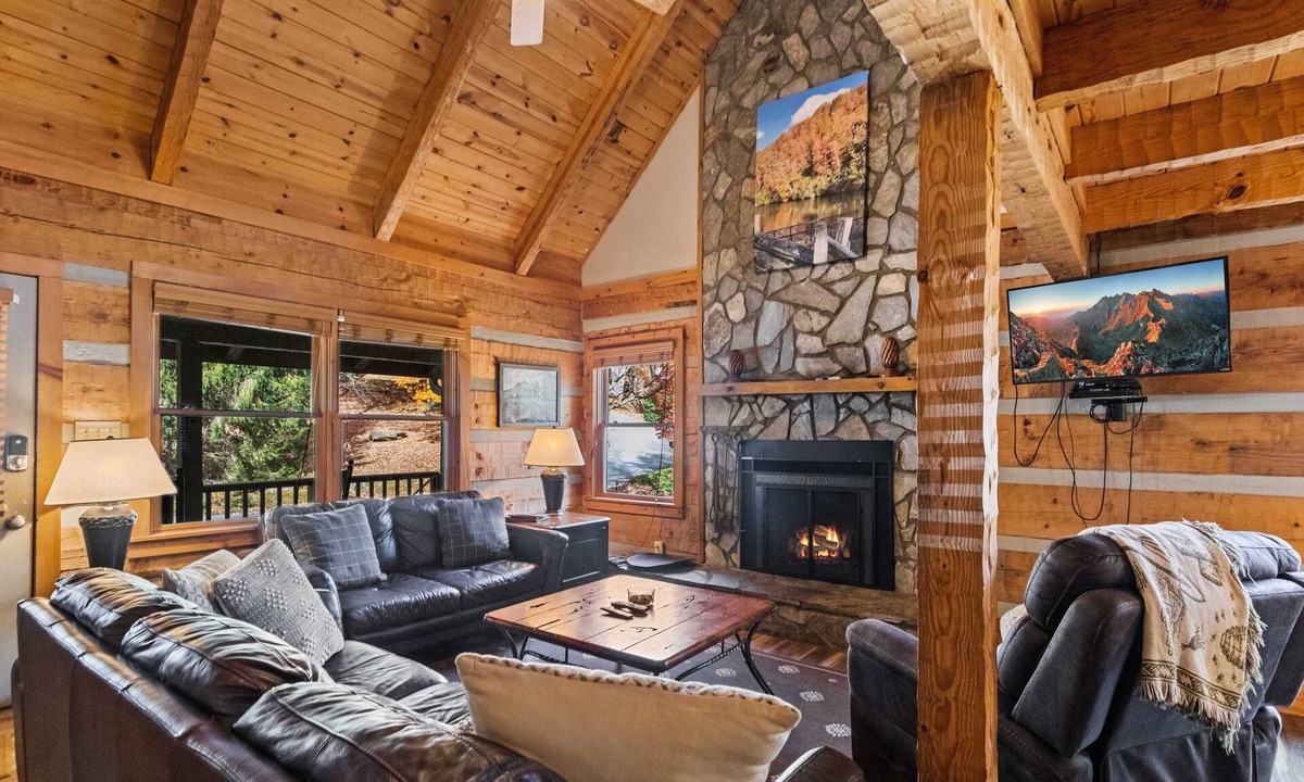 Seven Devils Cabin | Secluded Cabin with Rustic Charm