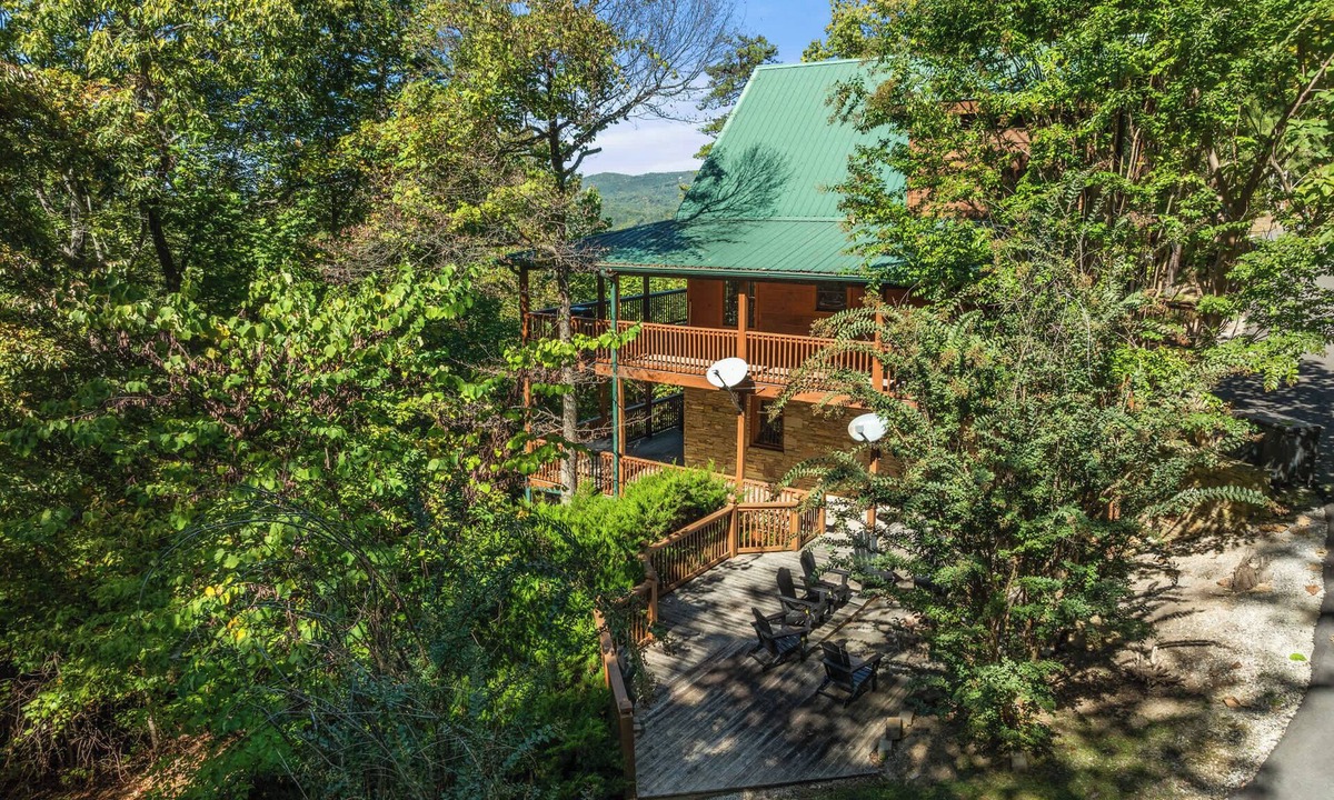 Wears Valley Cabin | Secluded Cabin with Putt-Putt & Views!