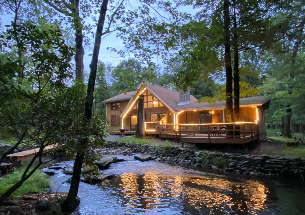 Reeders House | Secluded Chalet on Trout Stream-Mins to Camelback