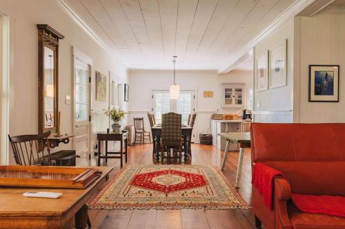 Narrowsburg House | Secluded Charming Farmhouse Lake Views Firepit