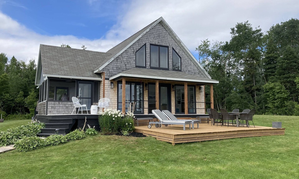 Panmure Island Cottage | Secluded cottage on private beach