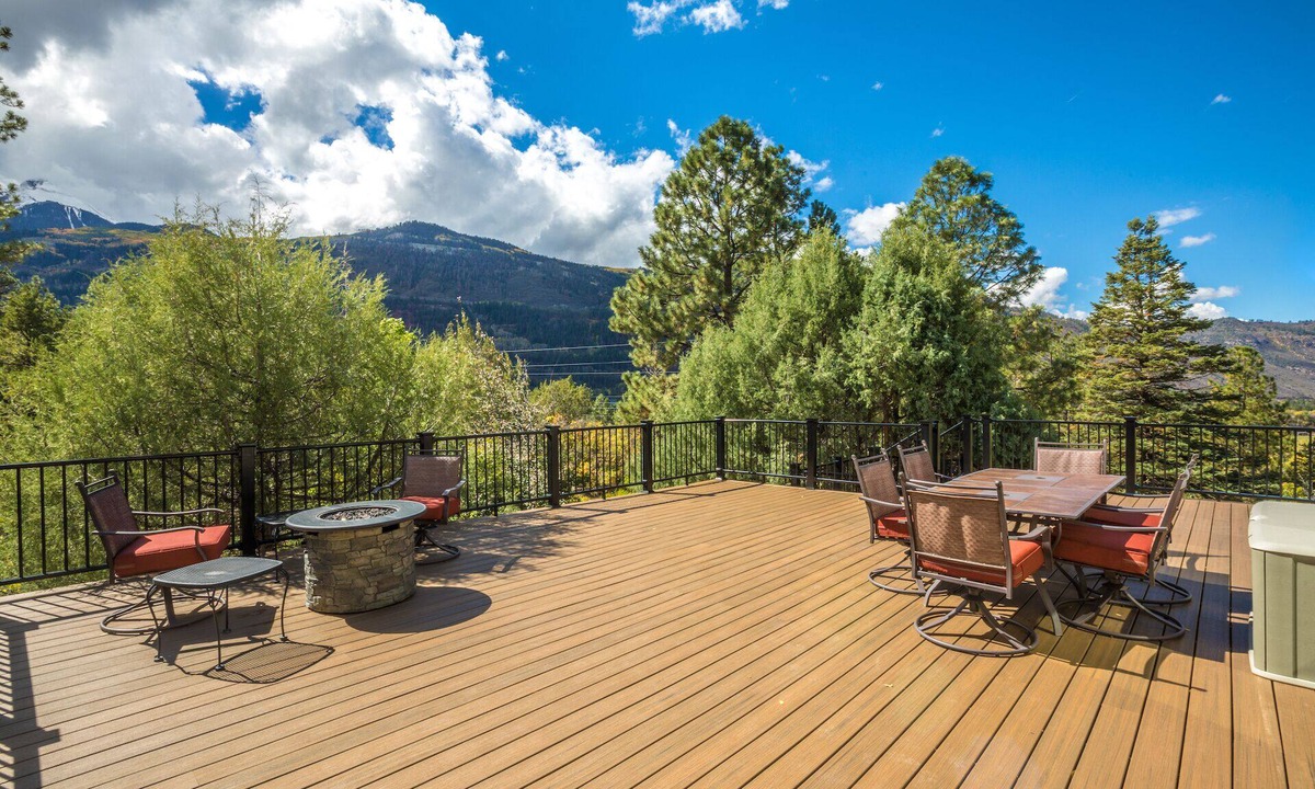 Ridgway House | Secluded Creekside Home | Views | Private Deck | A/C STR2025-036