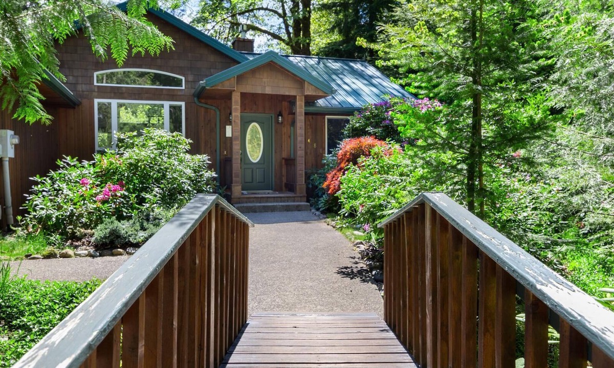 Mount Hood Village Cabin | Secluded Creekside Home with Hot Tub and Fire Pit
