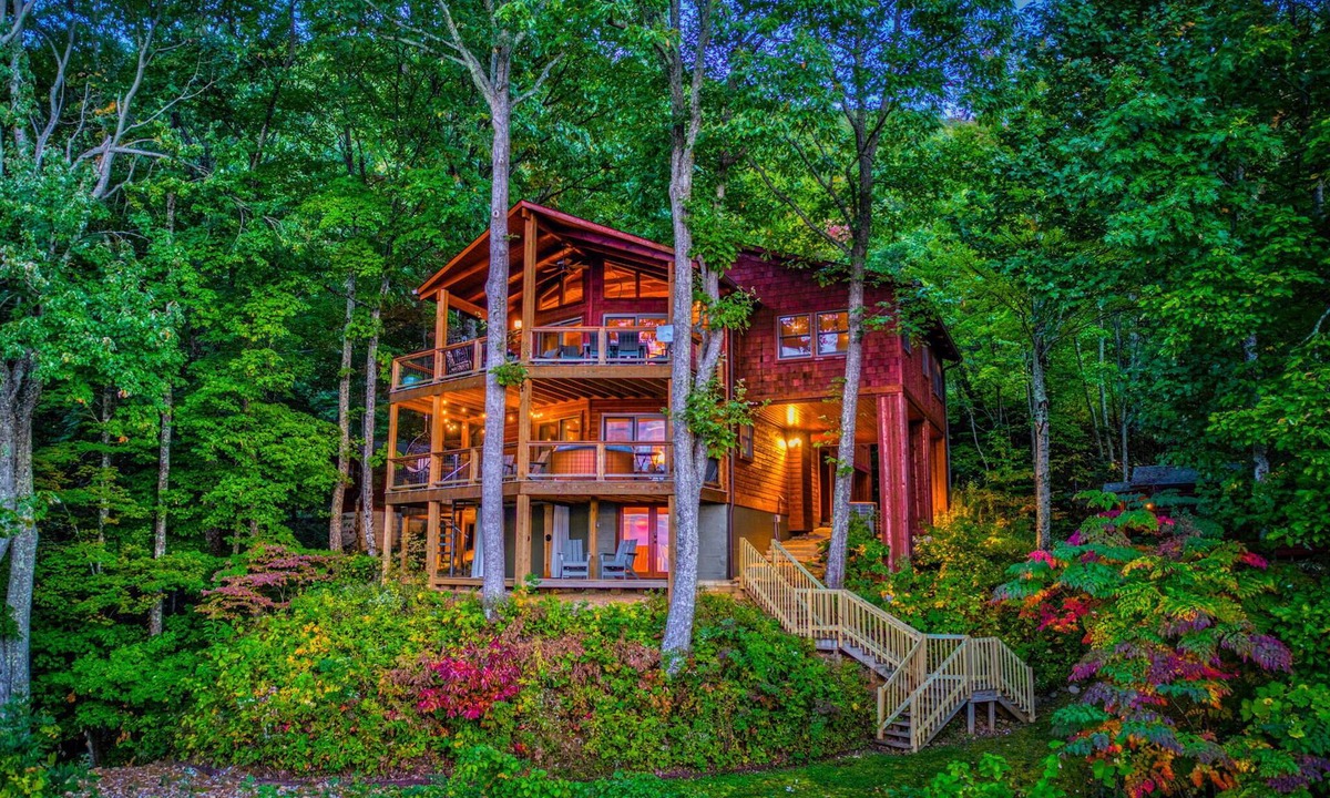 Smoky Mountains Cabin | Secluded Family Cabin, Outdoor Shower! Epic Views, Theater, Game RM, Fire Pit