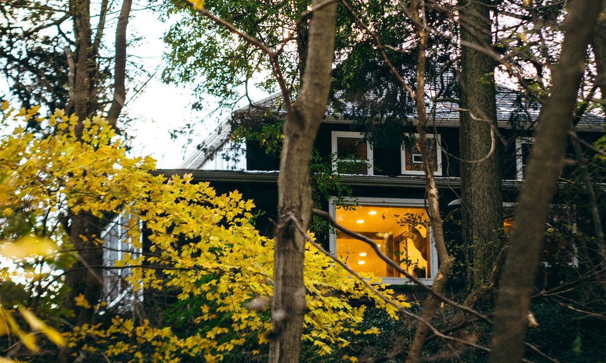 Putnam County House | Secluded farm atop a hill