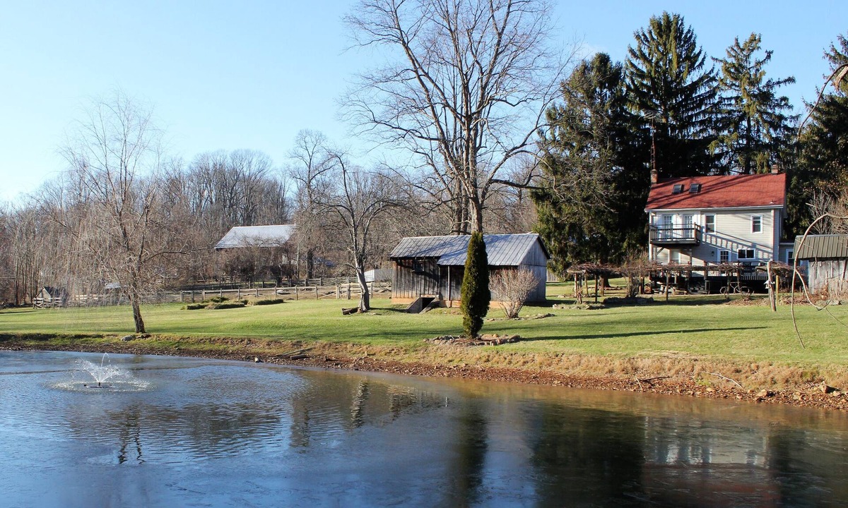 Smithsburg House | Secluded Farm Getaway In Smithsburg