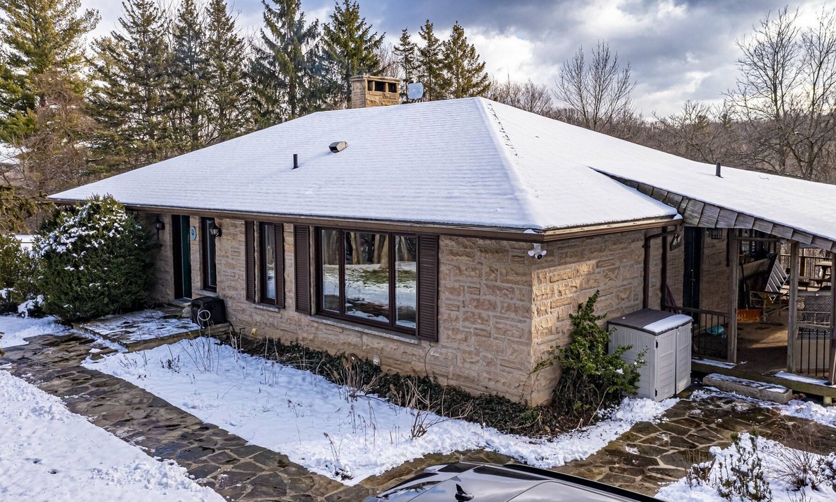 Hamilton Other | Secluded Farmhouse Getaway in Beautiful Conservation Area