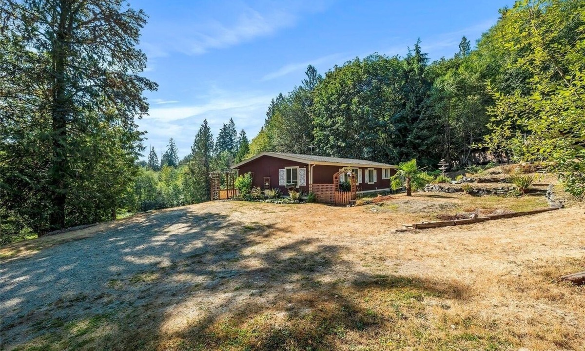 Belfair House | Secluded forest retreat and pond