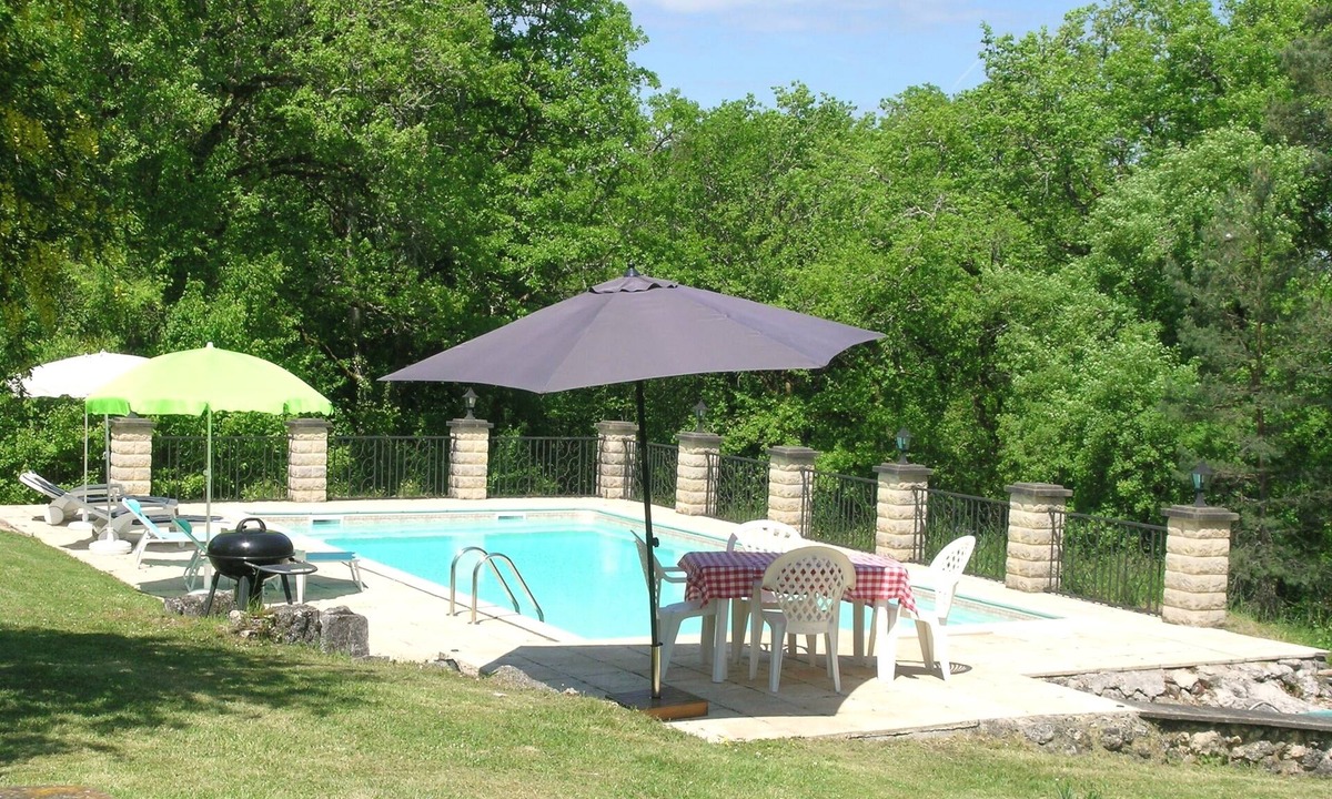 Paussac-et-Saint-Vivien Cottage | Secluded cottage with private pool in a picturesque setting