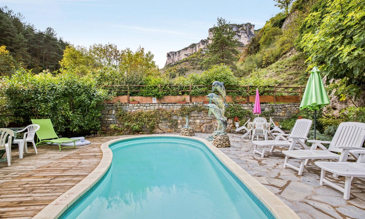 Saint-Pierre-des-Tripiers Villa | Secluded rural villa with private pool & breath taking views!