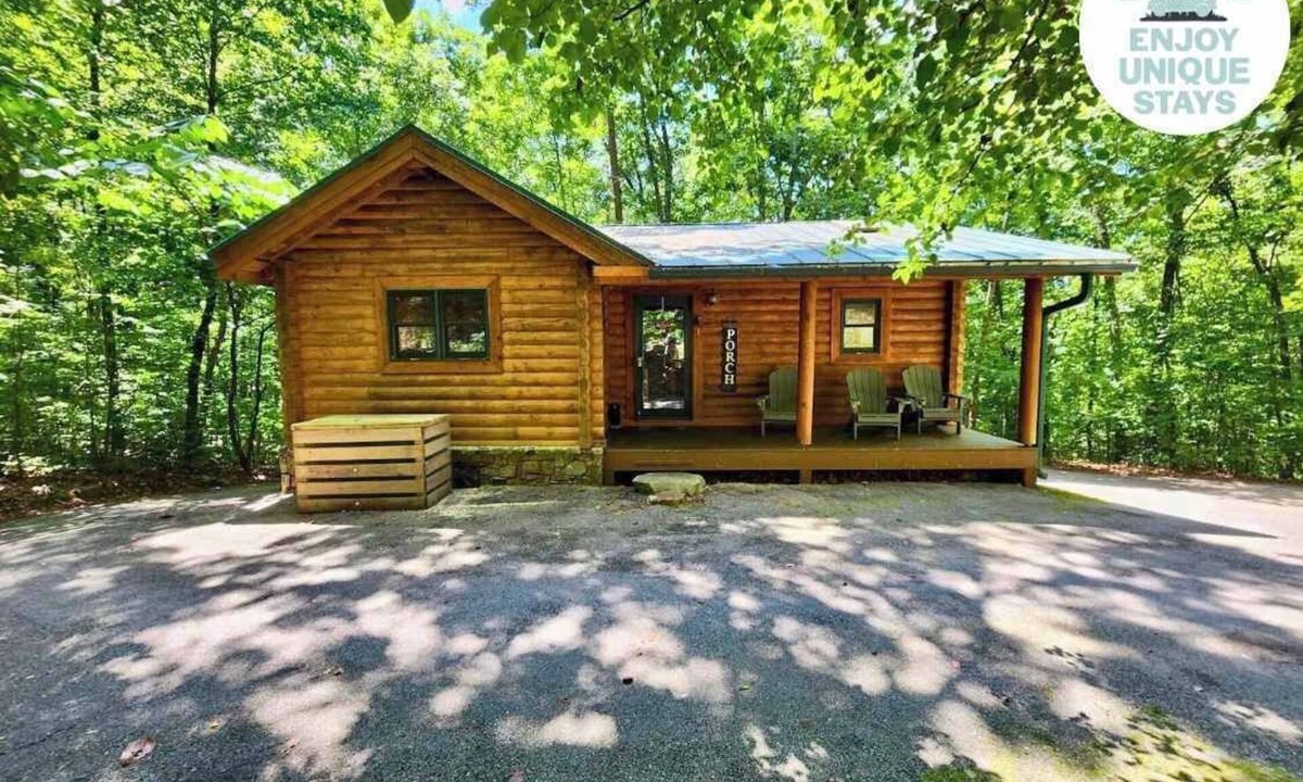 Wildwood Cabin | Secluded Getaway with Private Hot Tub! Peaceful