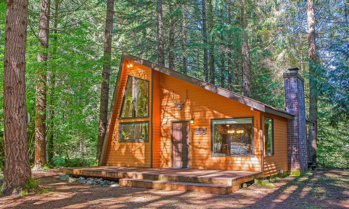 Enumclaw Cabin | Secluded Greenwater Cabin with Loft Near Rainier