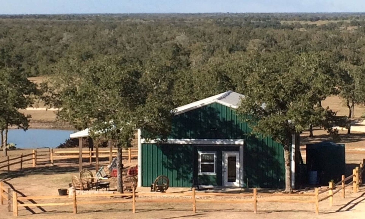 Bebe Cabin | Secluded Group Cabin on Fun Ranch near Gonzales, Texas
