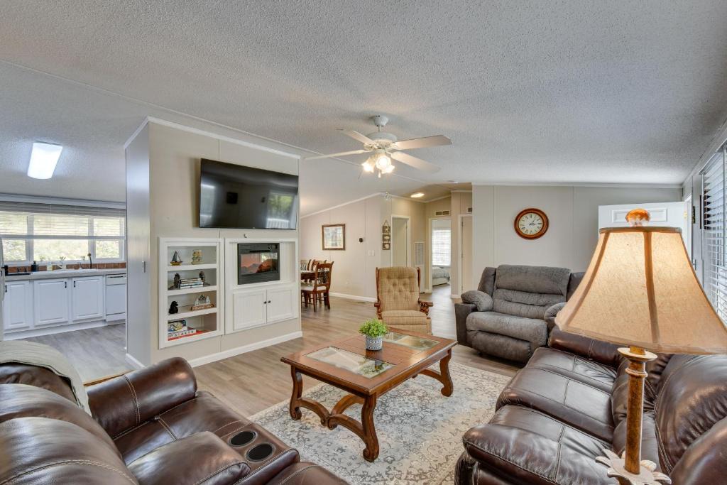Hayesville House | Secluded Hayesville Cabin Rental w/Deck & Grill!