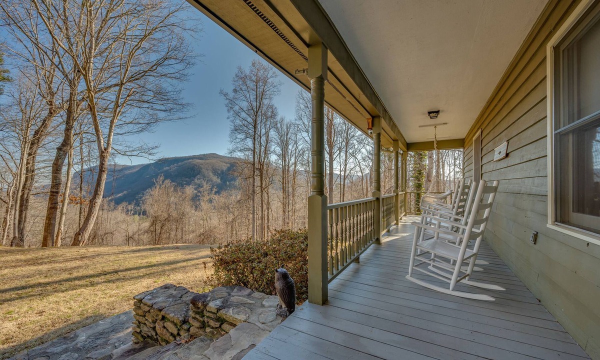 Bat Cave House | SECLUDED HICKORY NUT GAP HOME WITH MOUNTAIN VIEWS AND PRIVACY