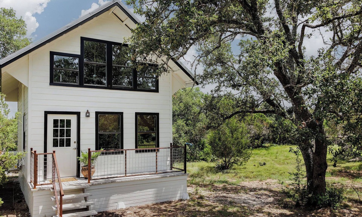 Hays County Condo | 🌵 Secluded Hill Country Studio on 20 Acres | Painter's Studio 🎨