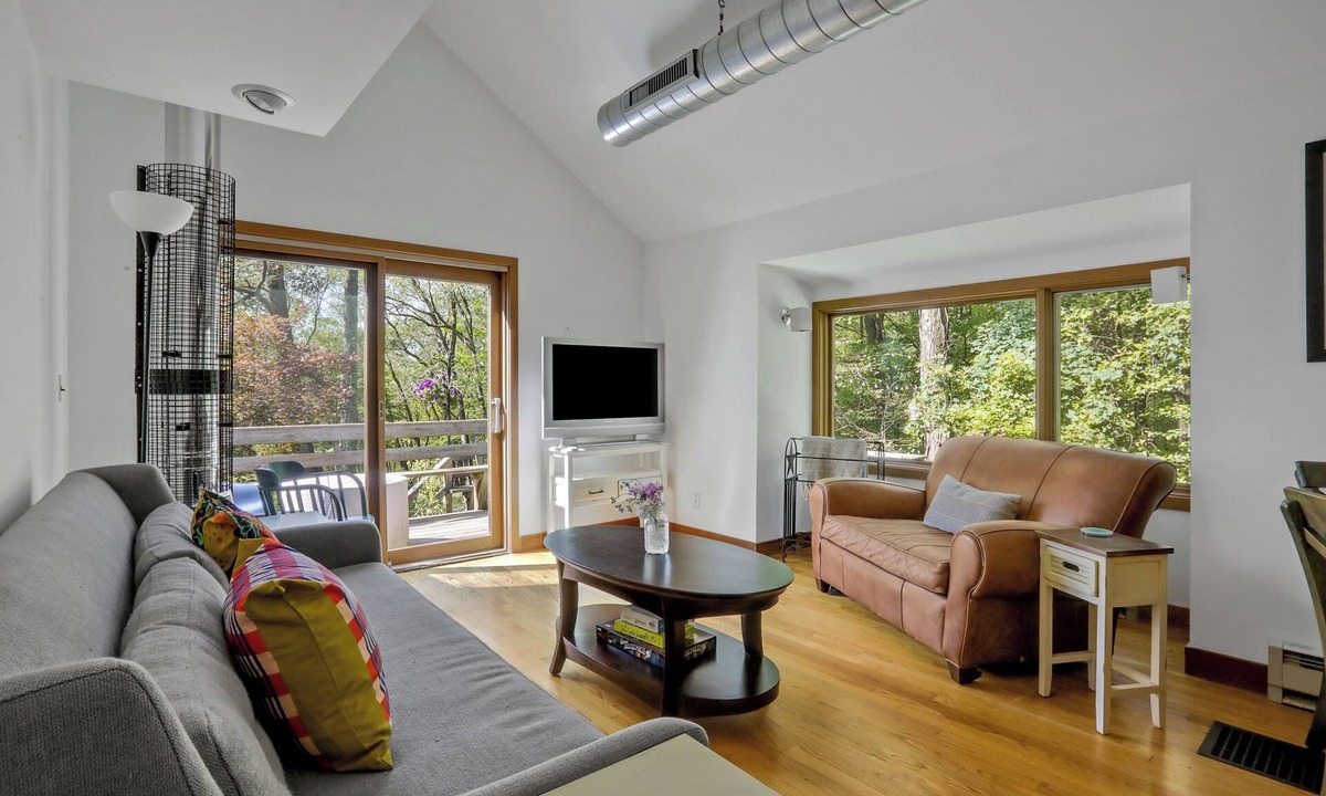New Paltz House | Secluded home bordering the Mohonk Preserve, dog friendly, 3-bedroom