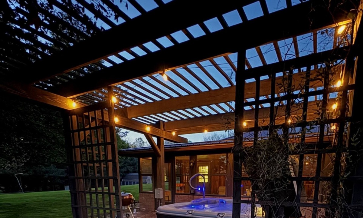 Mineral City Cabin | Secluded house built into the earth. Pet friendly, fishing, hot tub, Wi-Fi!