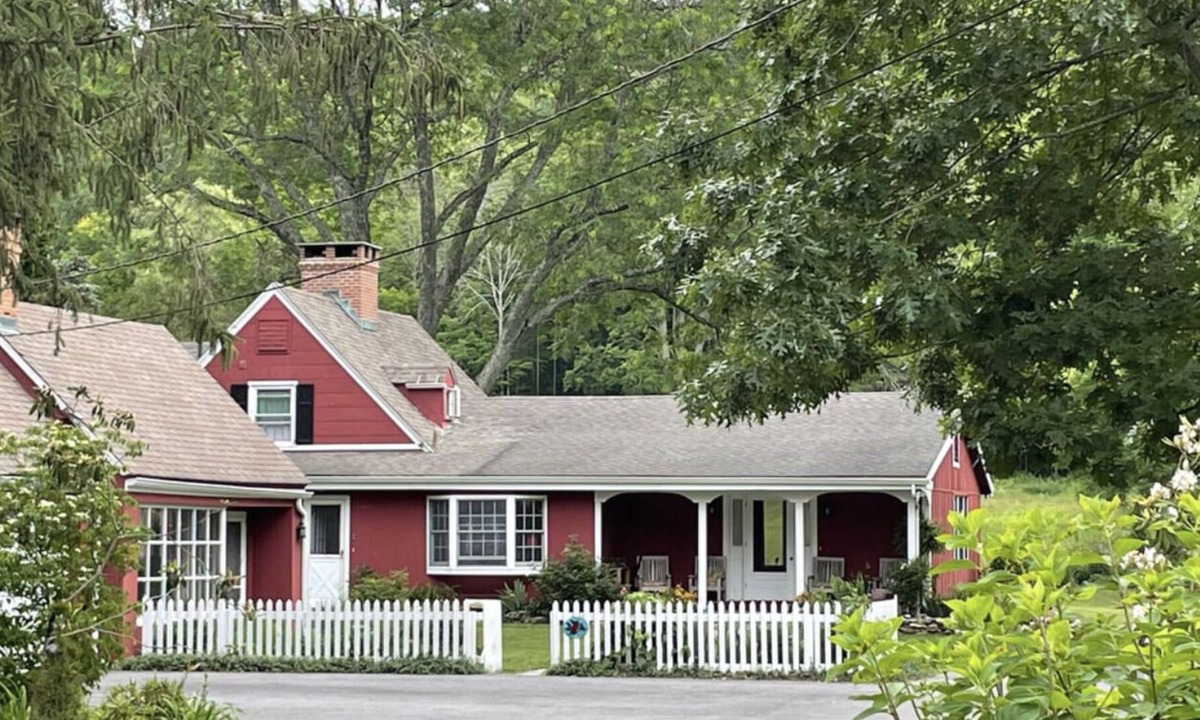 Kent House | Secluded In The Village