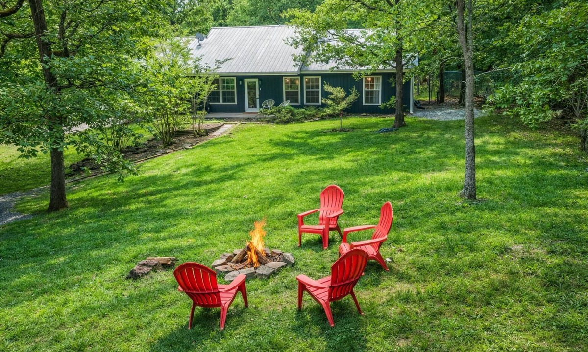 Cookson House | Secluded Lake Tenkiller Cabin | 2 Acres | Sleeps16