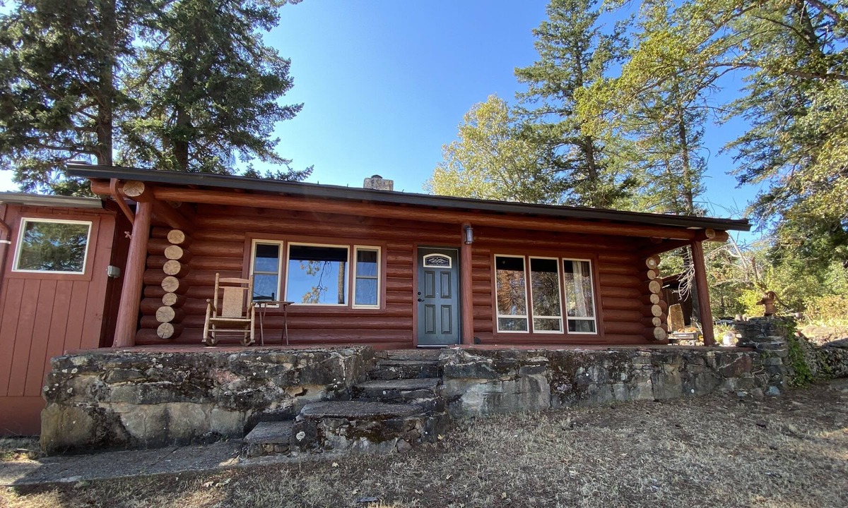 Shady Cove Cabin | Secluded Lakefront Cabin With Private Lake