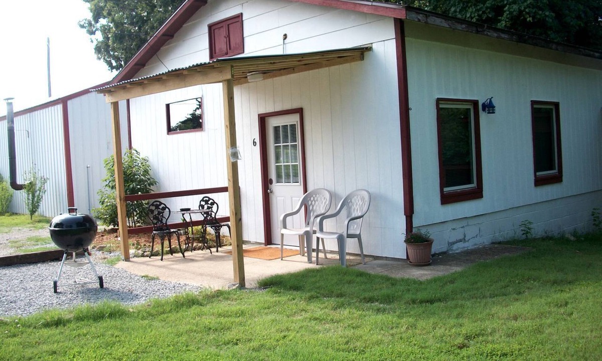 Gamaliel House | Secluded Lakeside Vacation Cabin near the Ozarks in Baxter County, Arkansas