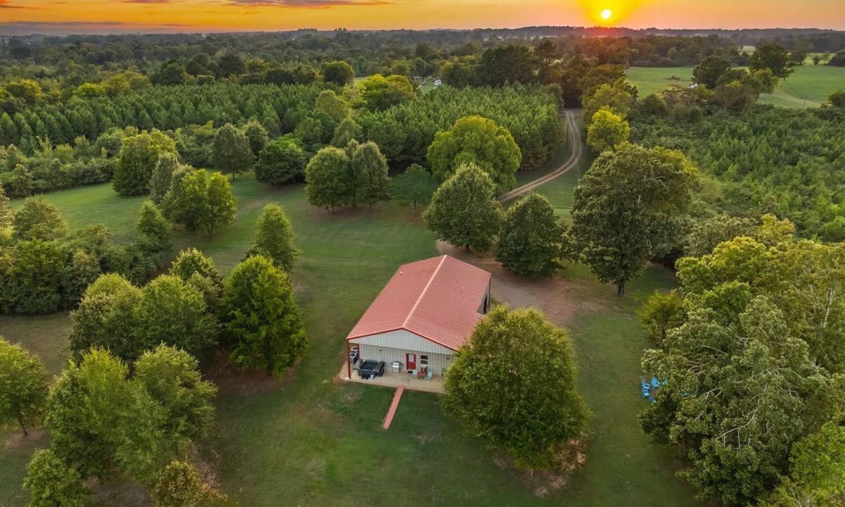 Lockesburg House | Secluded Lodge Retreat Near Broken Bow