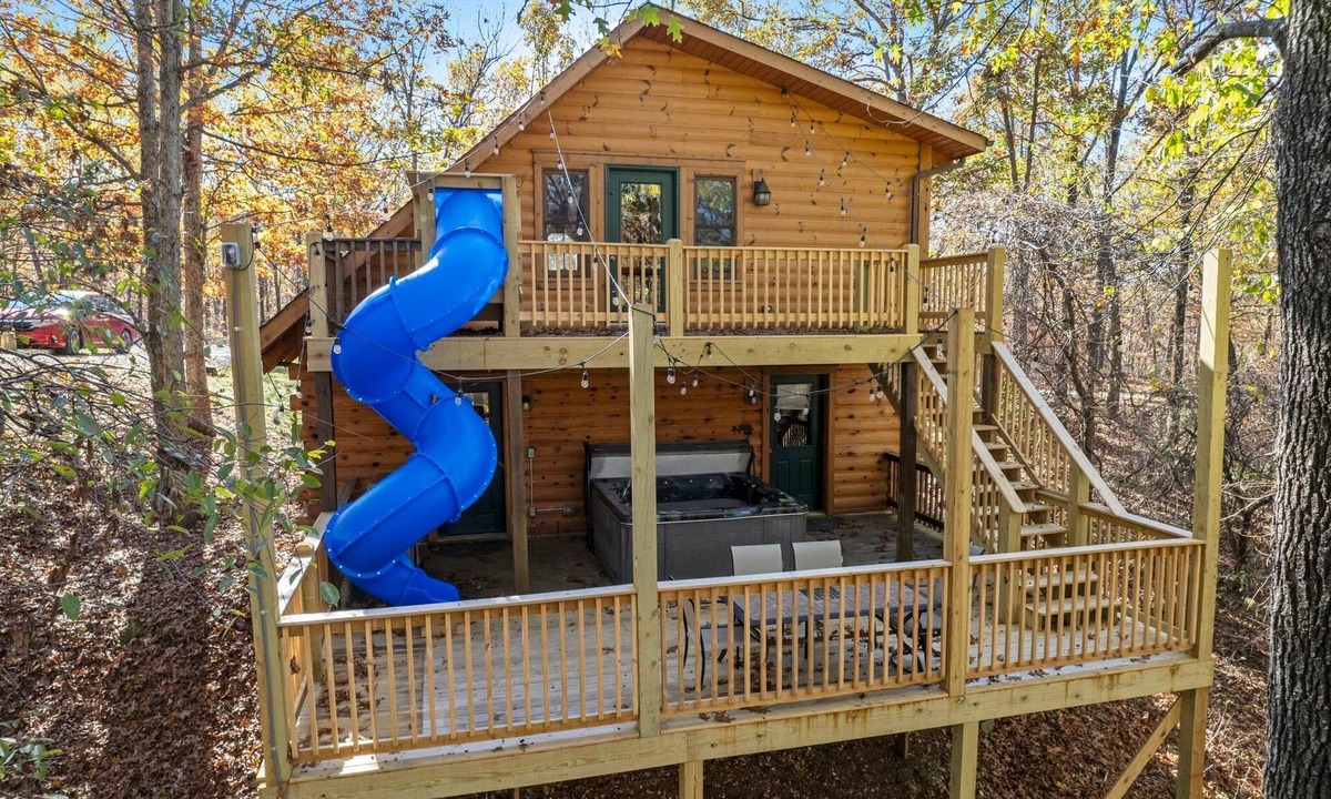 Ridgedale Cabin | Secluded Lodge w HotTub Loft w Games Near Big Cedar Trophy Buck Pet Friendly Car Charger Slide