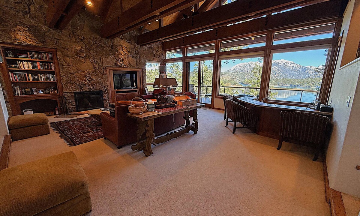 Purgatory House | Secluded Lodge with Lake Views
