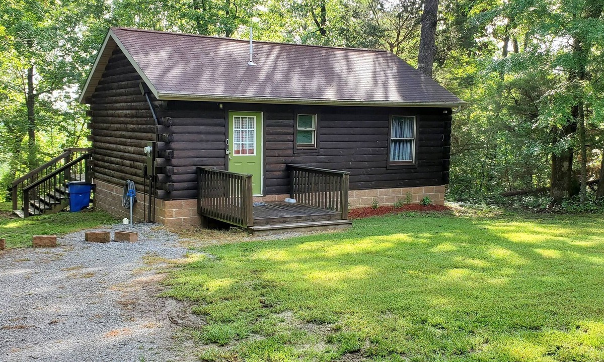 Henderson Cabin | Secluded Log Cabin Getaway